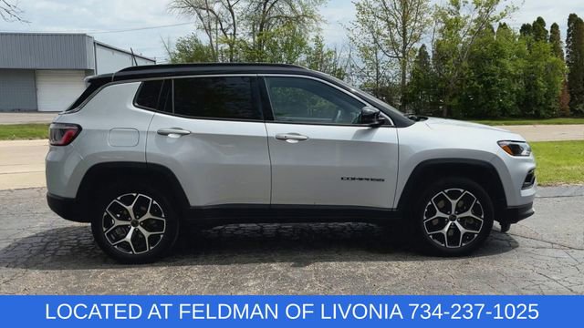 Used 2025 Jeep Compass Limited AWD/4WD image 9