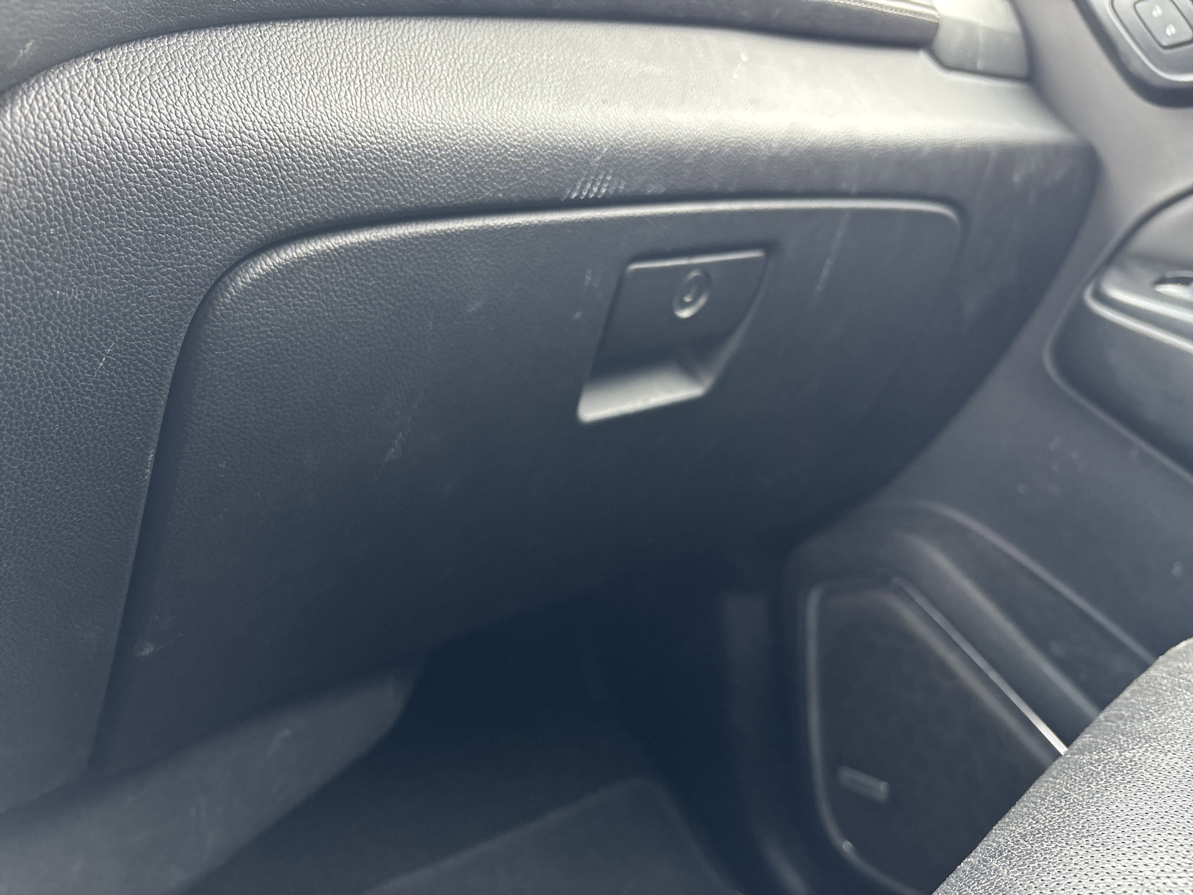 Used 2018 Chevrolet Suburban Premier RWD image 26