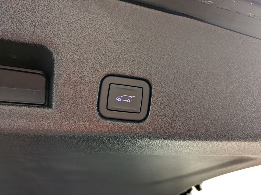 New 2026 Chevrolet Traverse Z71 w/ Driver Confidence Package image 11