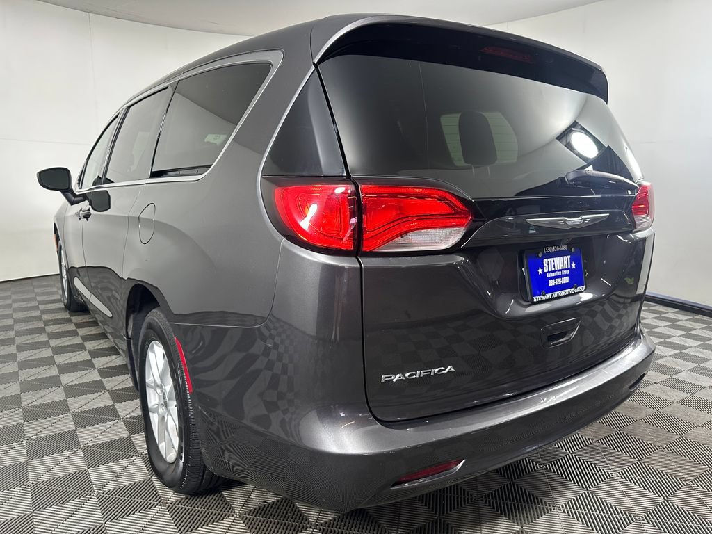 Used 2017 Chrysler Pacifica LX FWD image 3