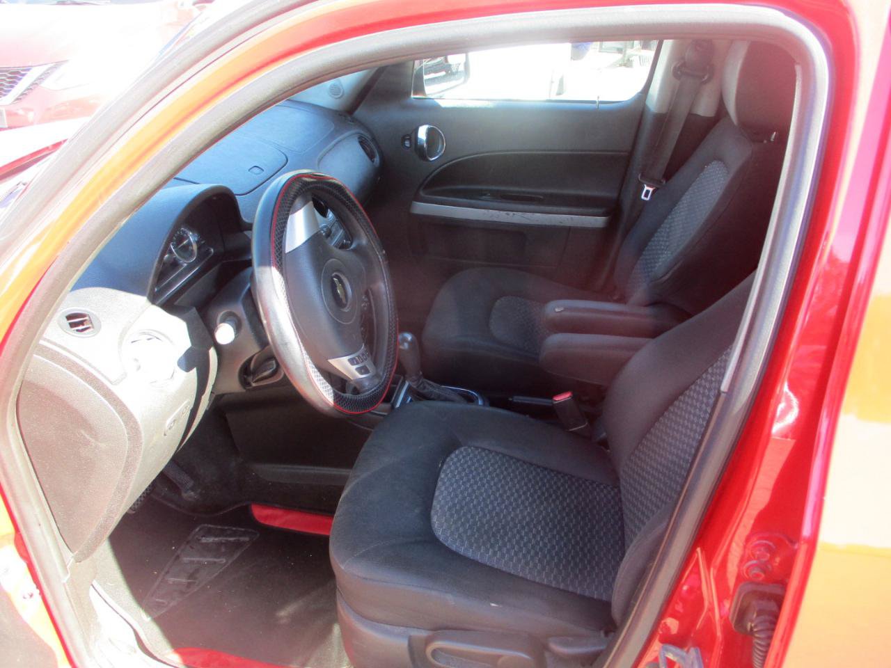 Used 2011 Chevrolet HHR LS FWD image 9