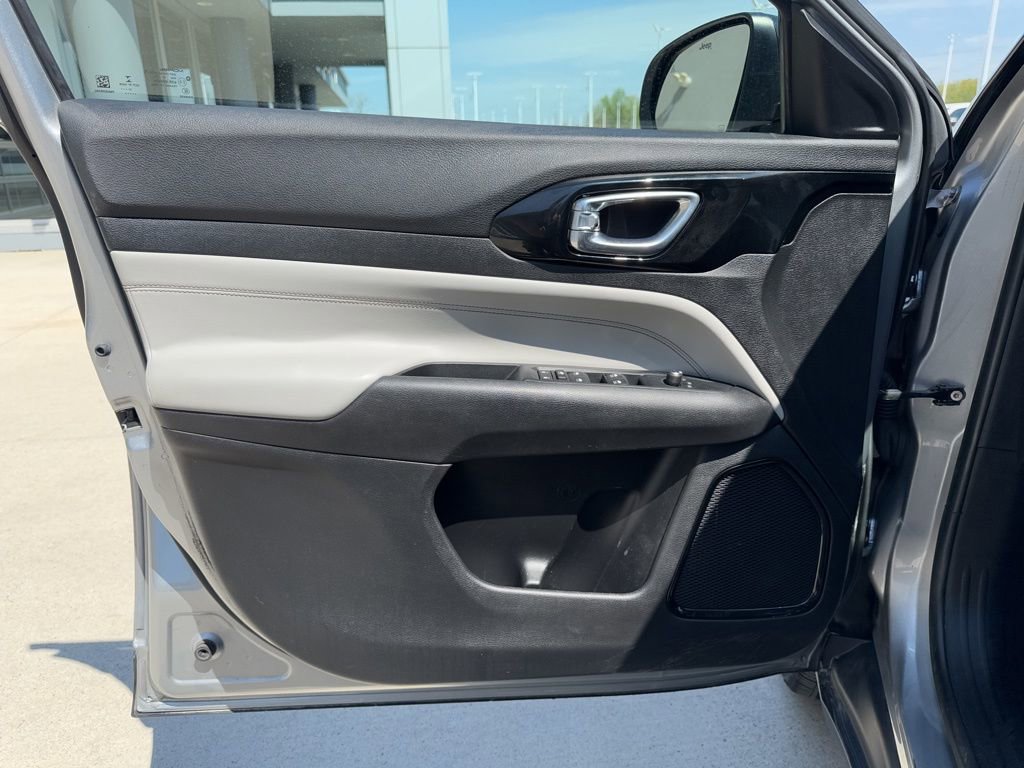 Used 2022 Jeep Compass Limited AWD/4WD image 17