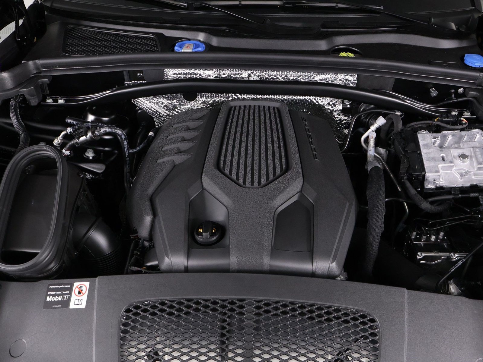 New 2026 Porsche Macan AWD/4WD image 20