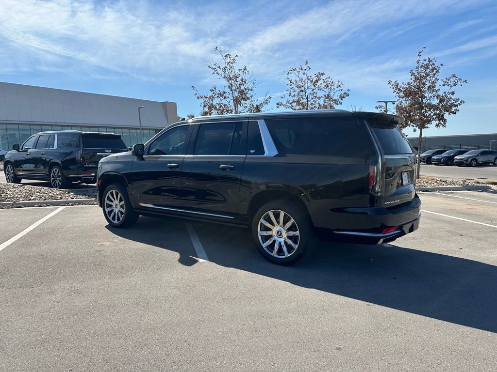 Used 2023 Cadillac Escalade ESV Premium Luxury Platinum image 6