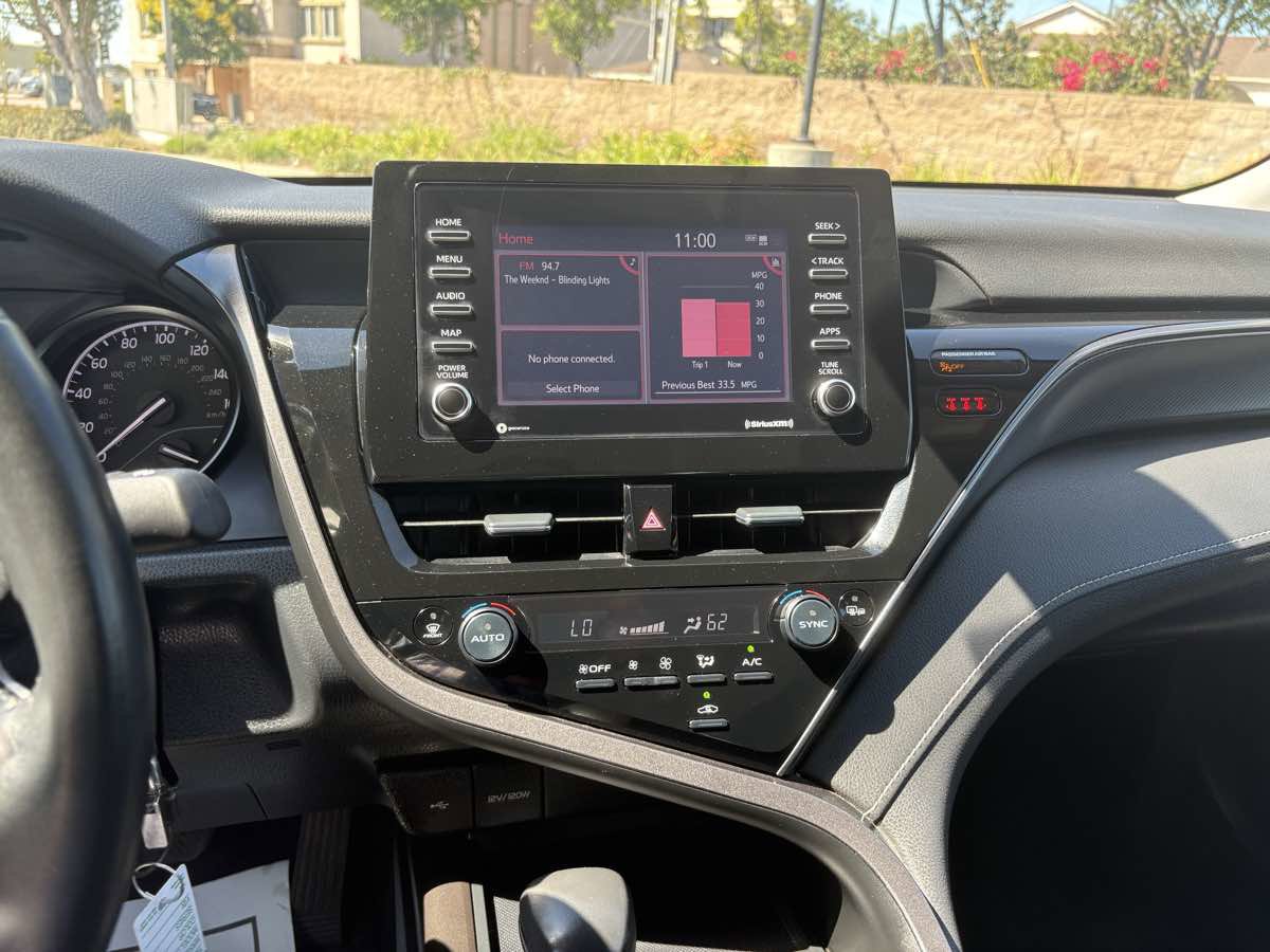 Used 2024 Toyota Camry SE image 32