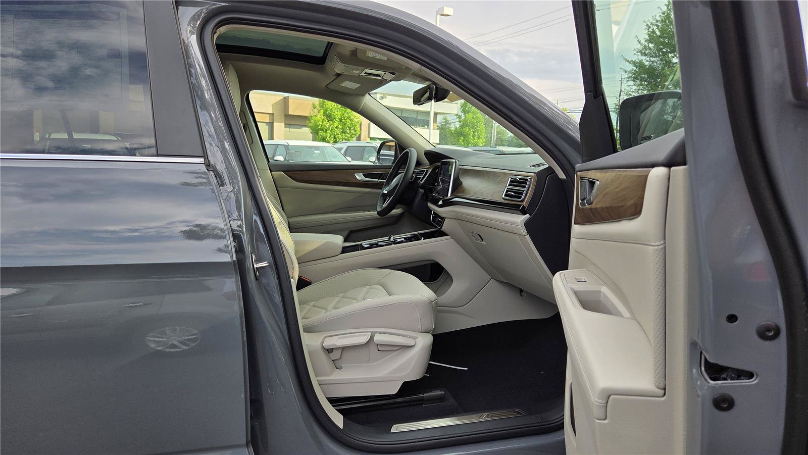 New 2026 Volkswagen Atlas SE FWD image 30