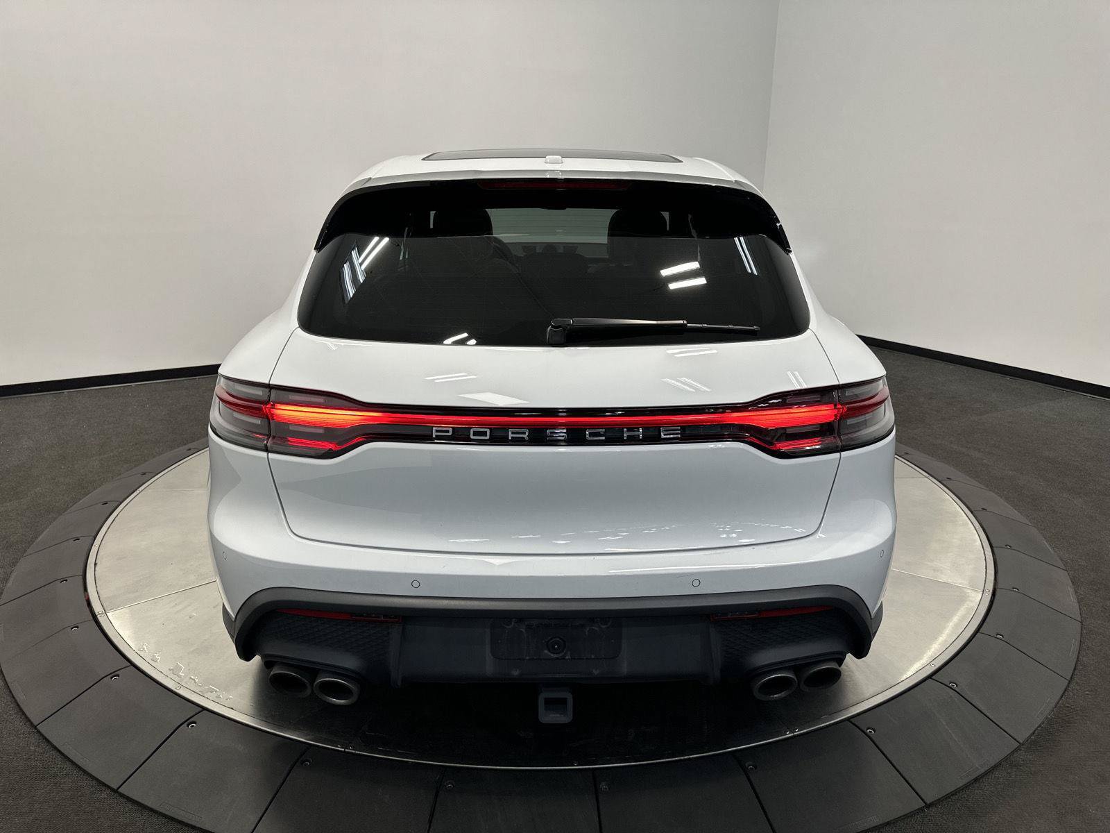 Certified 2023 Porsche Macan AWD/4WD image 6