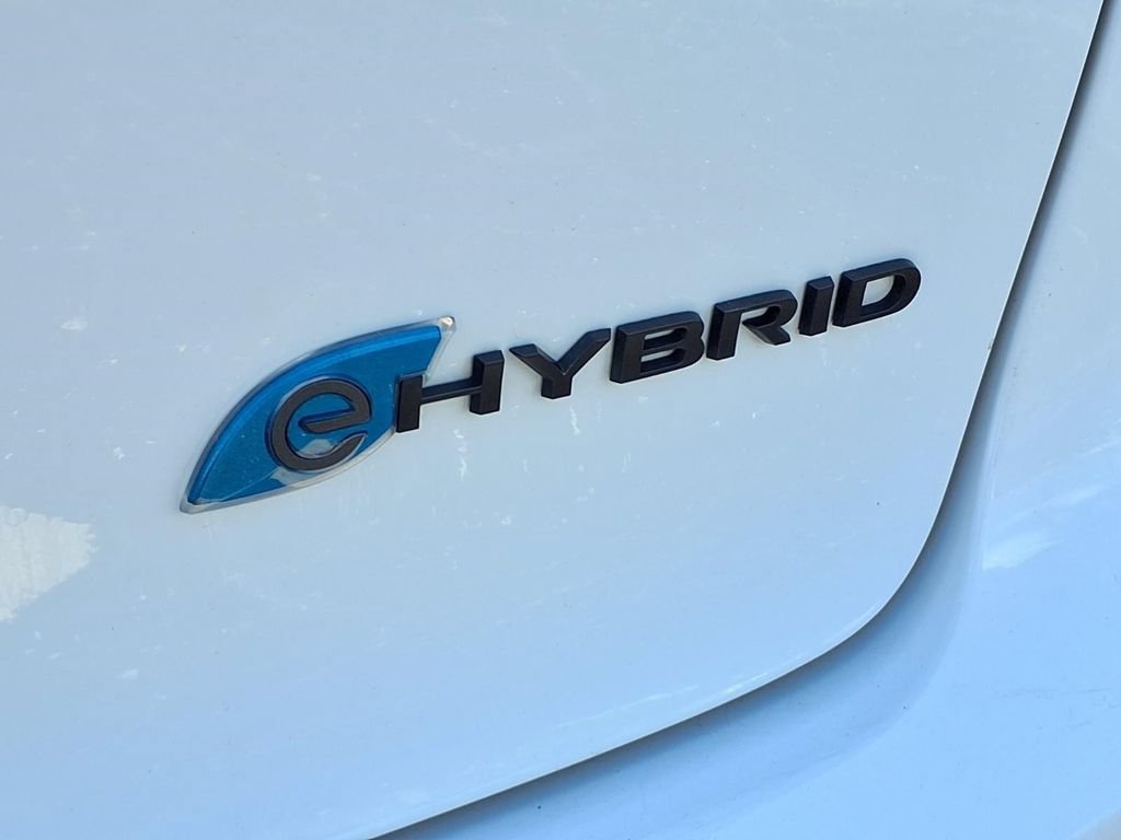 Used 2024 Chrysler Pacifica Limited FWD image 32