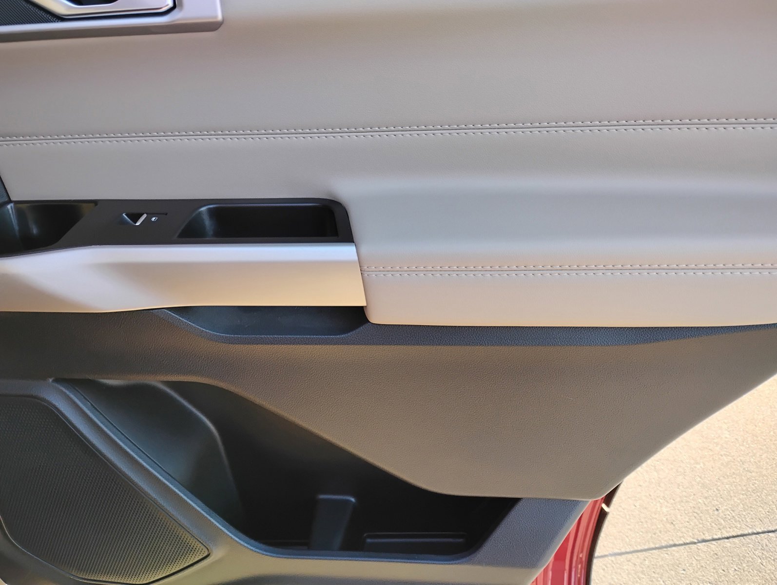 Used 2022 Ford Explorer XLT w/ Equipment Group 202A image 21