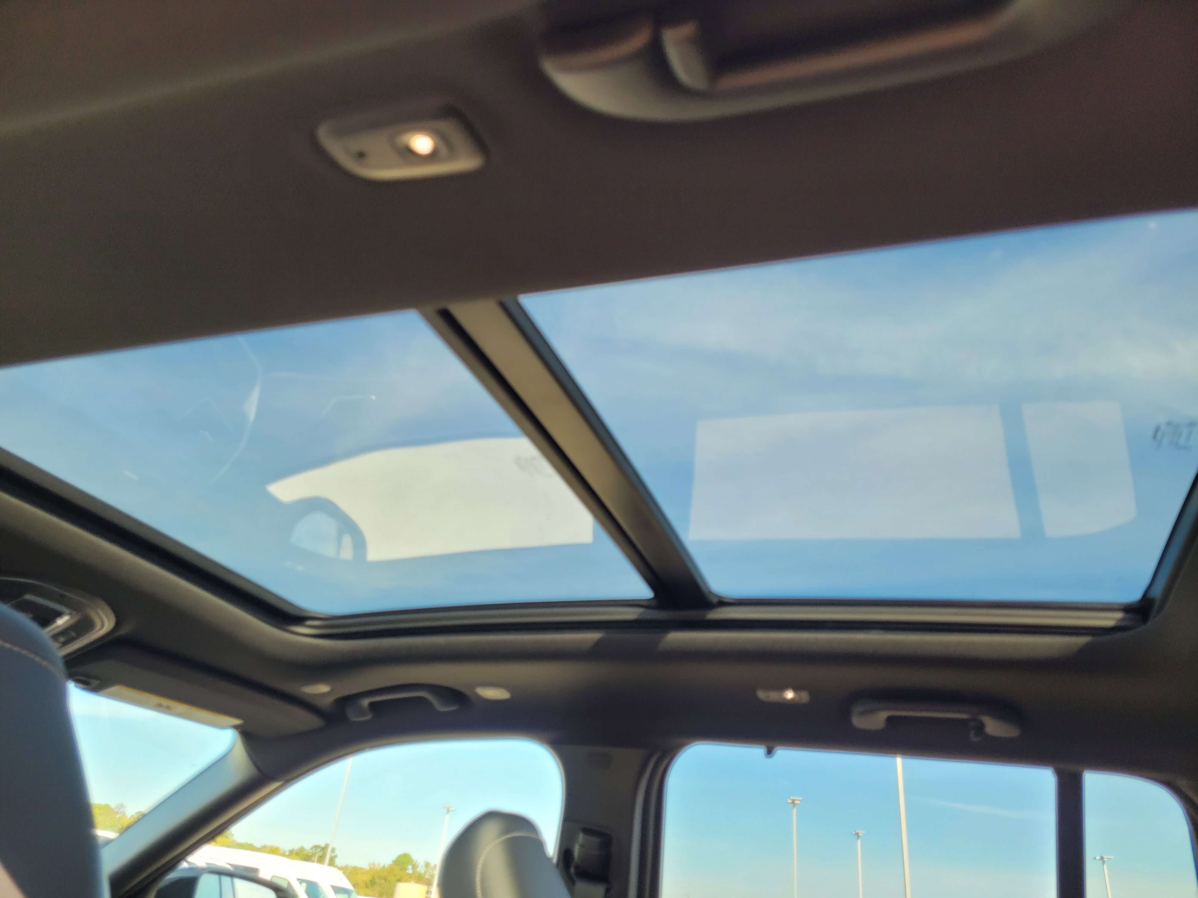 New 2025 Jeep Grand Cherokee Limited w/ Luxury Tech Group II RWD image 11
