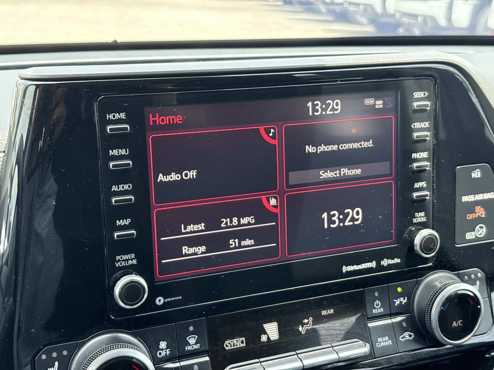 Used 2020 Toyota Highlander XLE AWD/4WD image 22