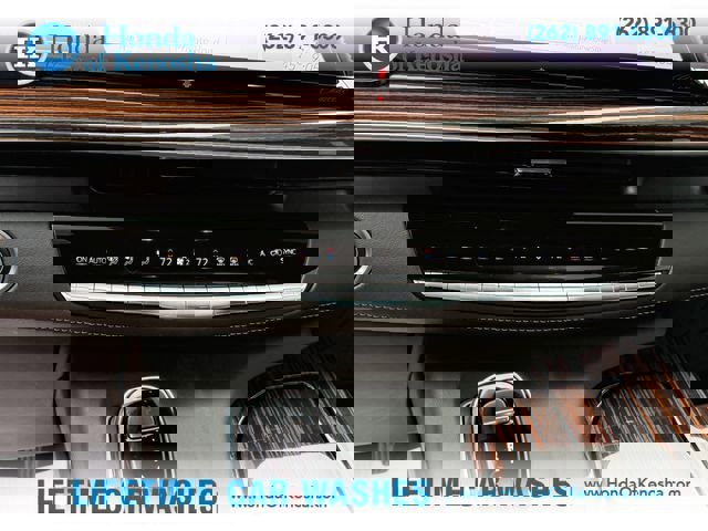 Used 2023 Cadillac Escalade Premium Luxury image 16