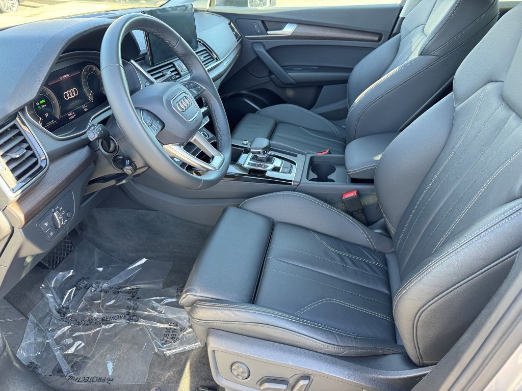 Certified 2024 Audi Q5 e Premium w/ Convenience Package image 3