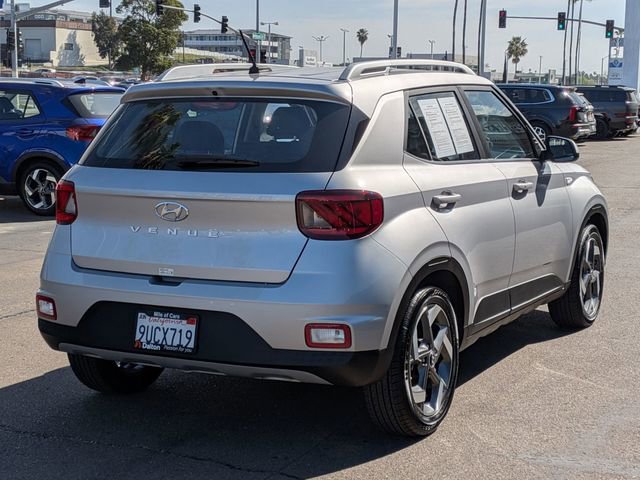 Used 2025 Hyundai Venue SEL image 4