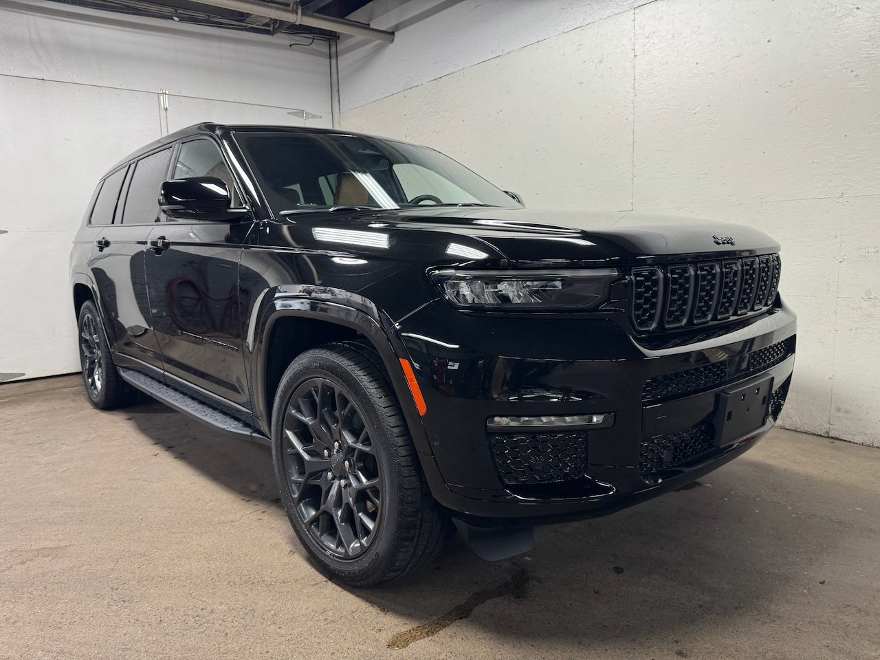 Used 2025 Jeep Grand Cherokee L Summit AWD/4WD image 1