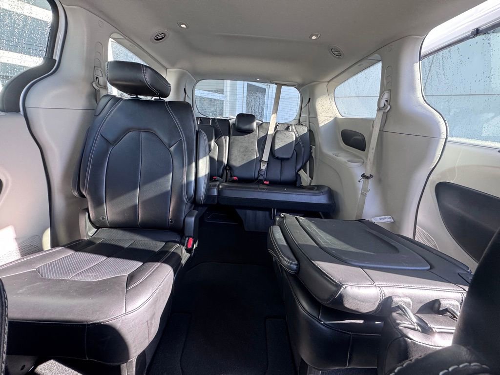 Used 2024 Chrysler Pacifica Touring-L image 29