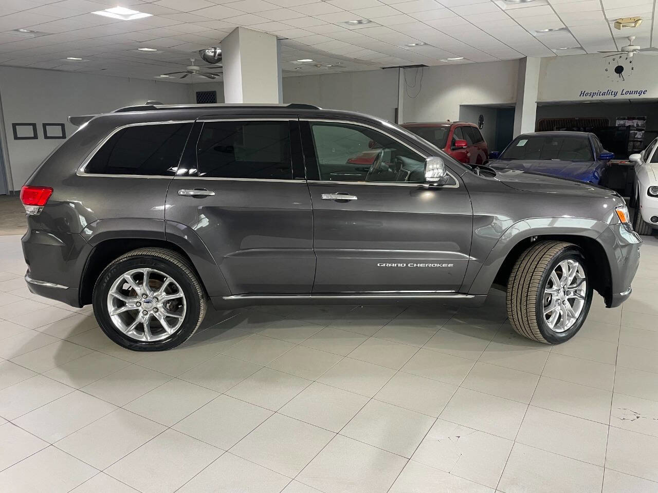 Used 2016 Jeep Grand Cherokee Summit AWD/4WD image 10