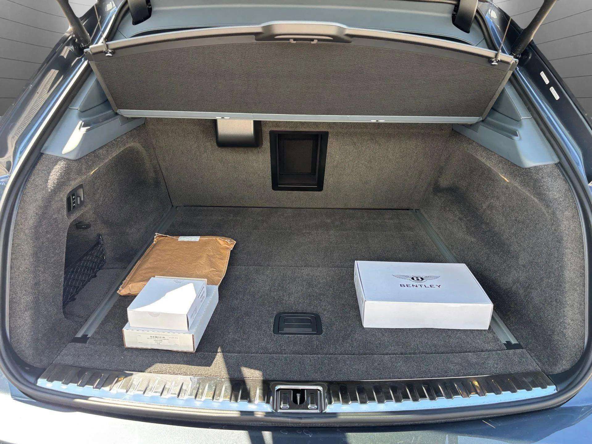 New 2025 Bentley Bentayga Extended Wheelbase image 37