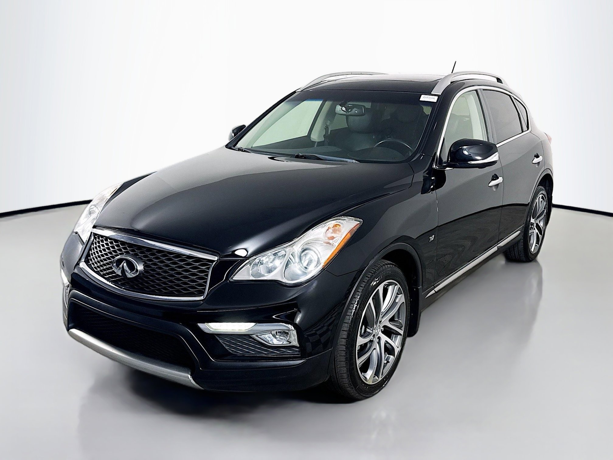 Used 2017 INFINITI QX50 2WD w/ Deluxe Touring Package image 4