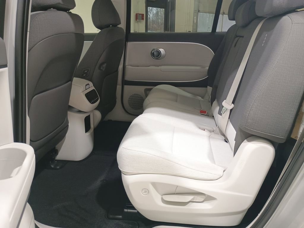 New 2026 Hyundai Ioniq 9 SE image 25