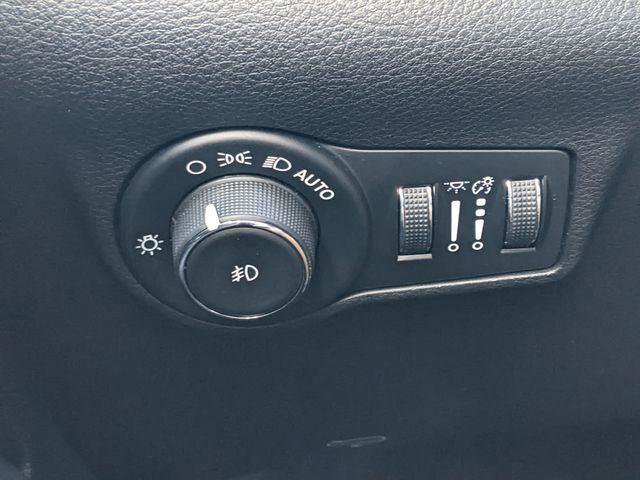 Certified 2022 Jeep Compass Latitude FWD image 33