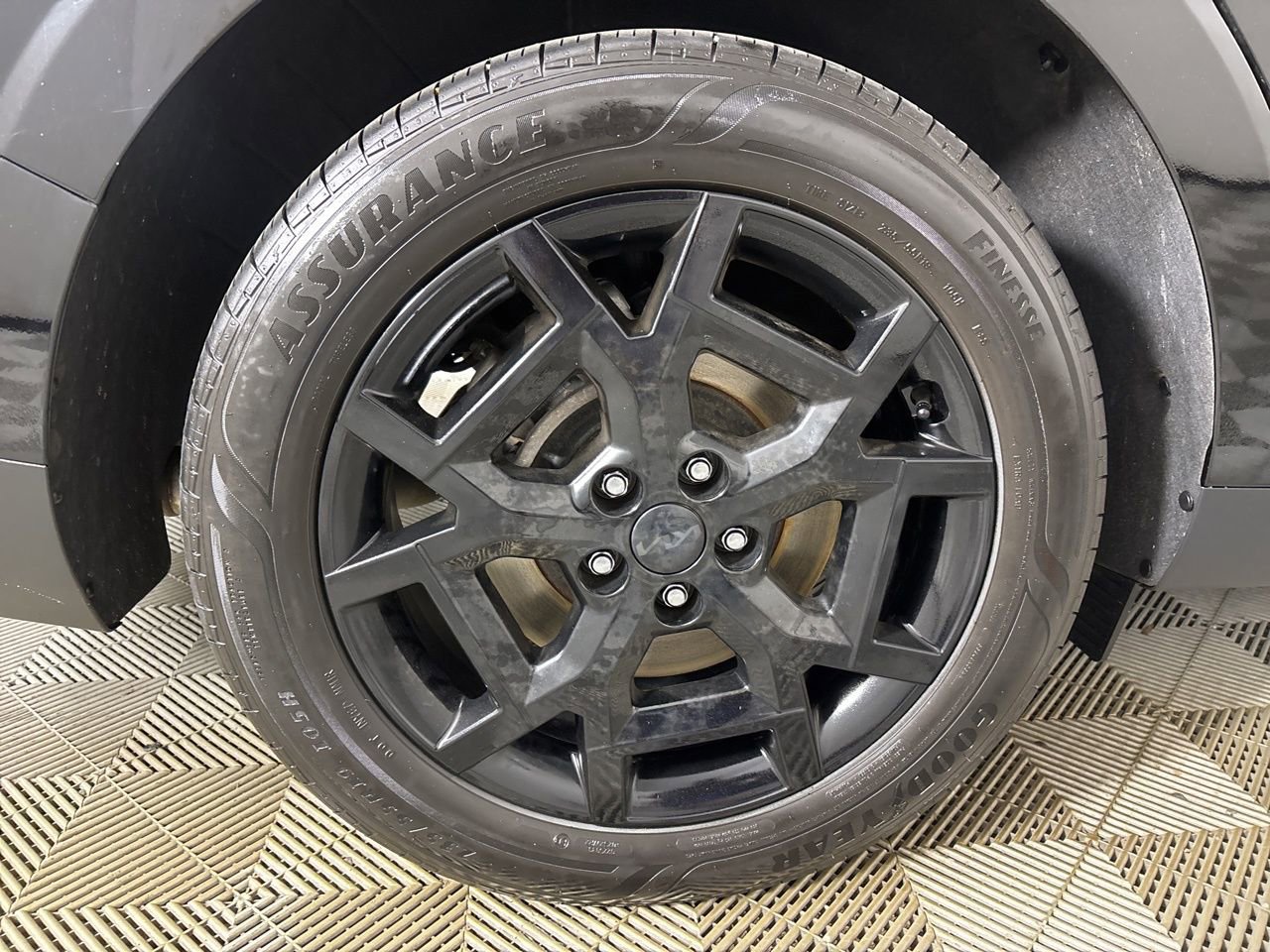 Used 2026 Kia Carnival SX w/ SX Dark Edition Package image 25