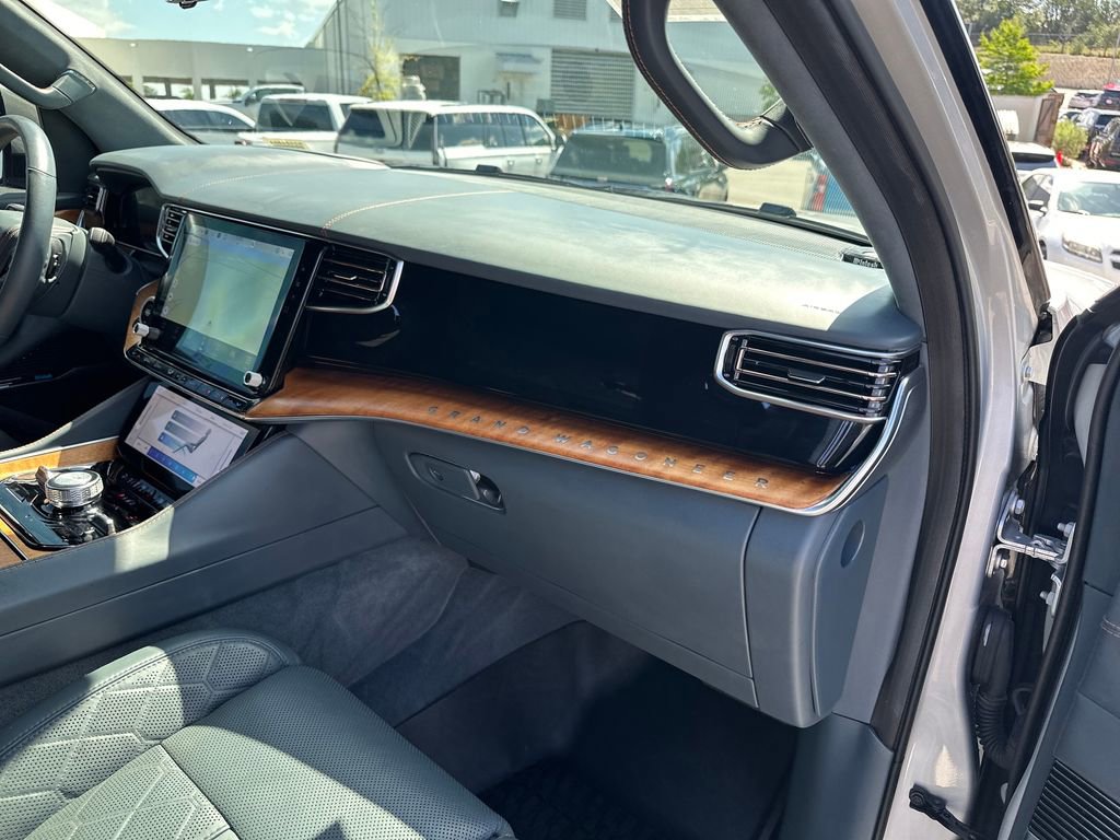 Used 2022 Jeep Grand Wagoneer Series III w/ Rear Seat Video Group 1 AWD/4WD image 40