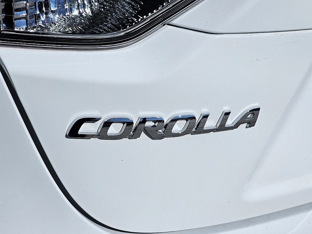 Used 2025 Toyota Corolla LE image 13
