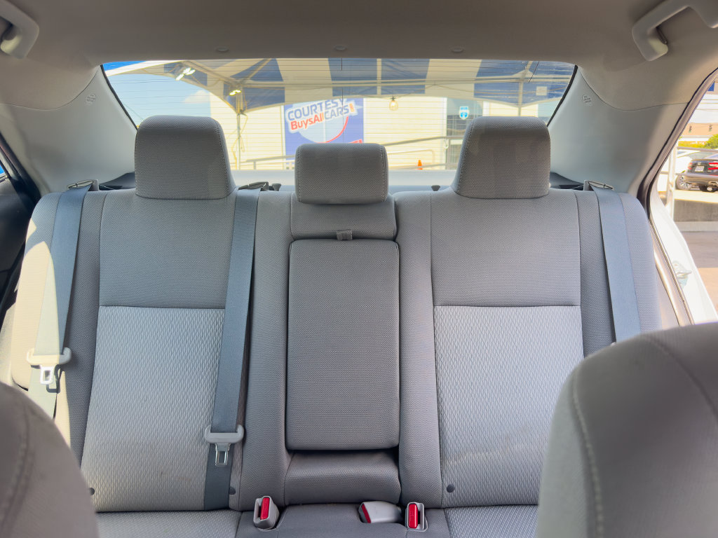 Used 2015 Toyota Corolla LE FWD image 29