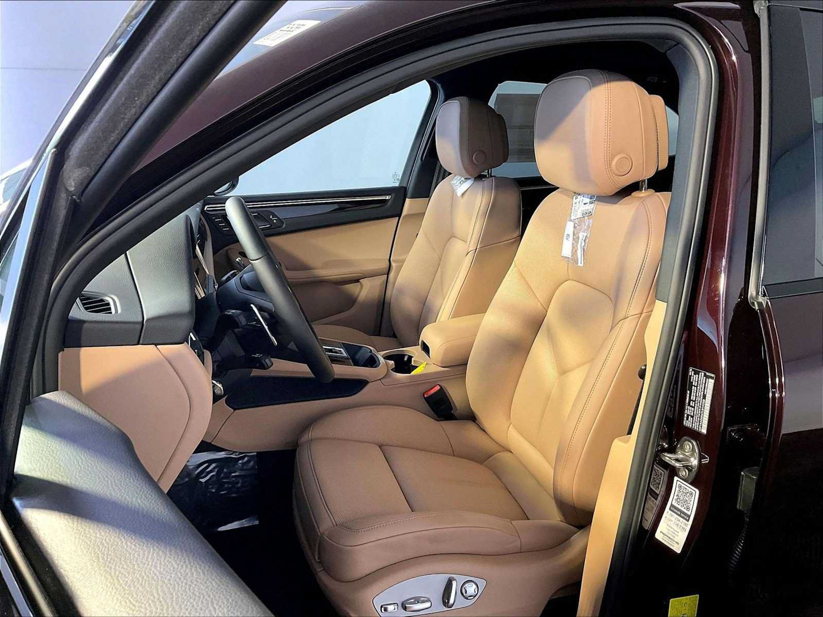 New 2026 Porsche Macan AWD/4WD image 5