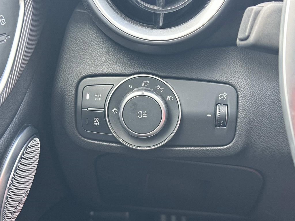 Used 2022 Alfa Romeo Giulia Veloce image 27