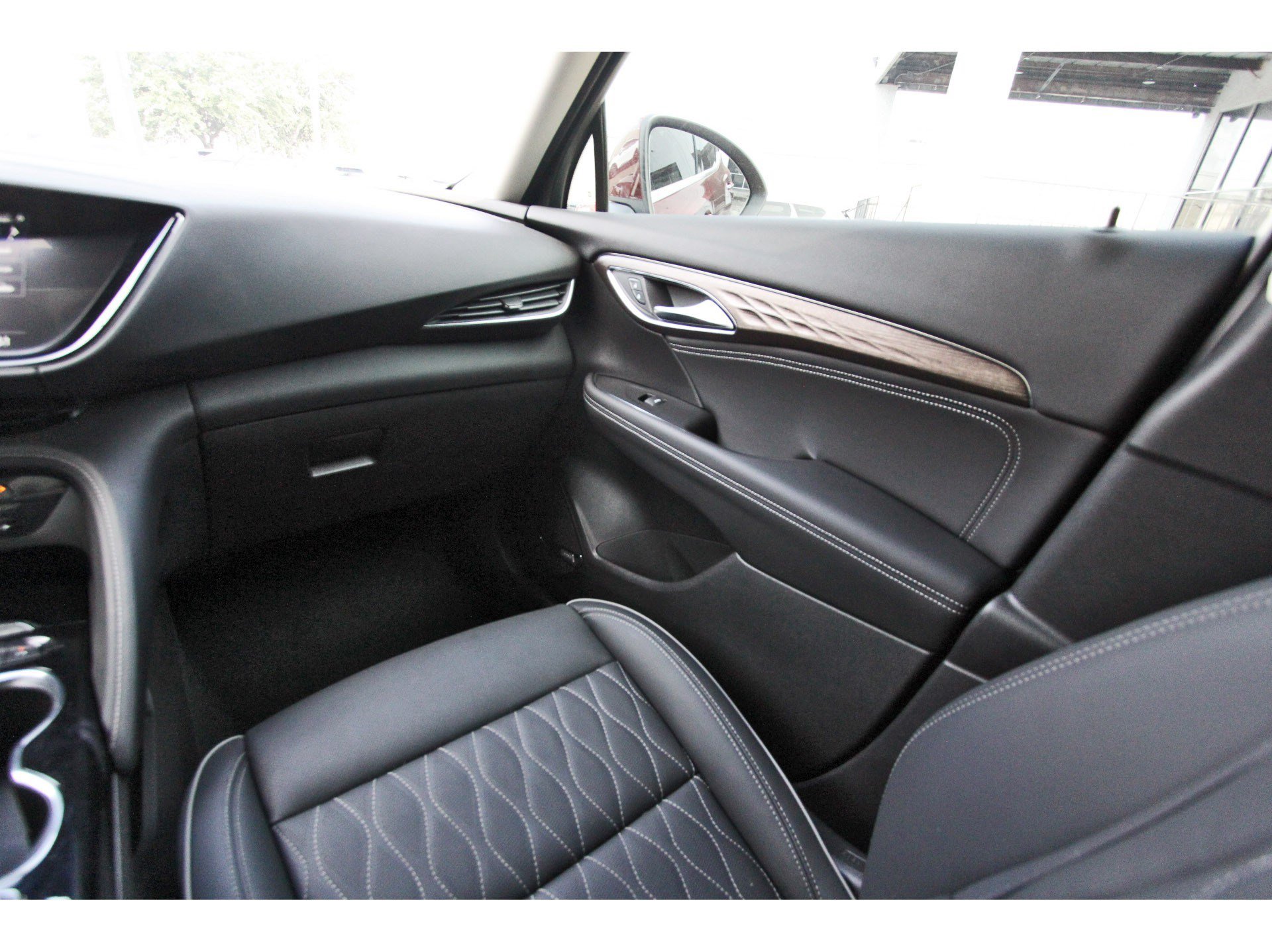 Used 2023 Buick Envision Avenir AWD/4WD image 11