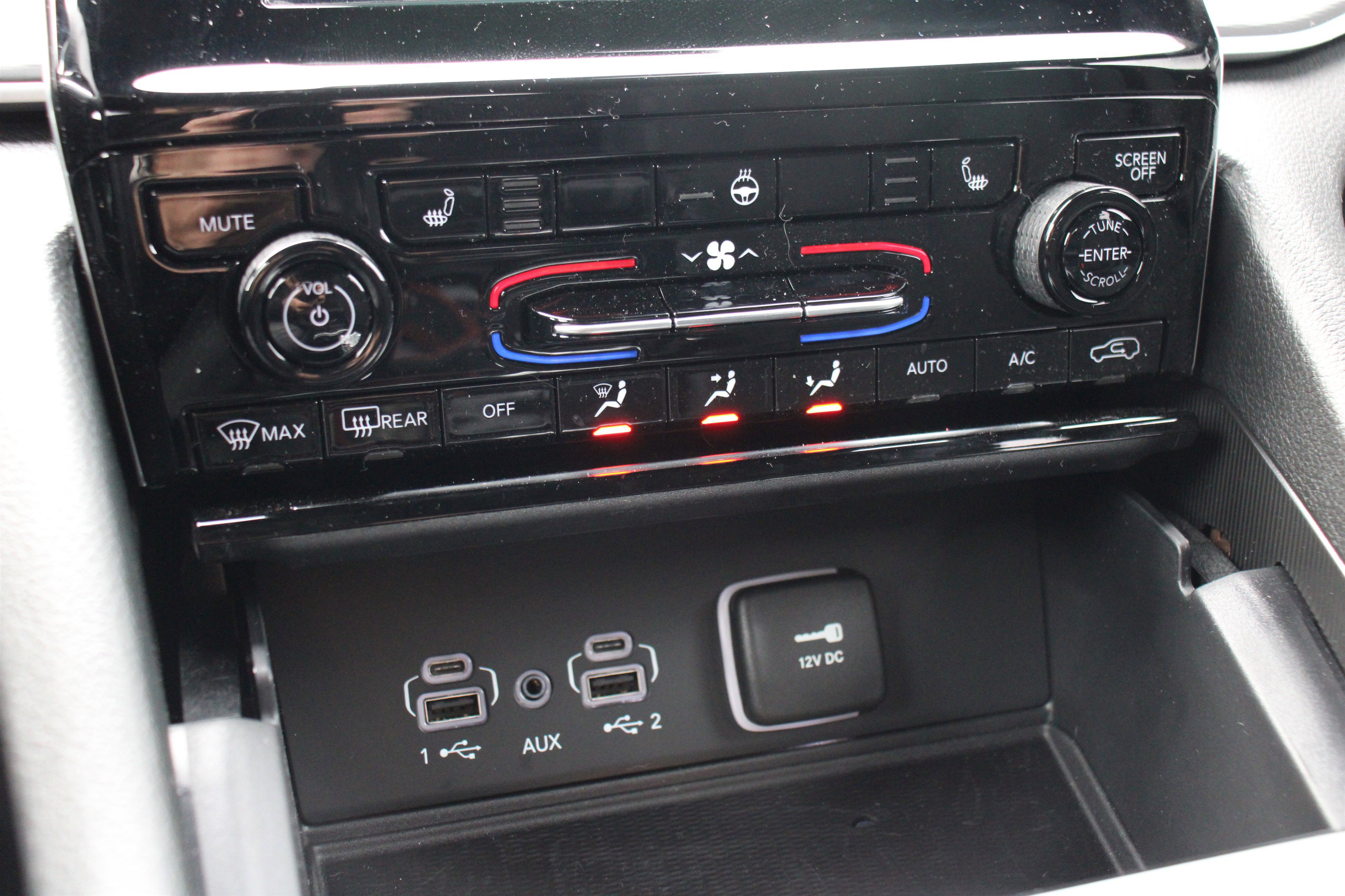 New 2025 Jeep Grand Cherokee Laredo X w/ Luxury Tech Group I image 19