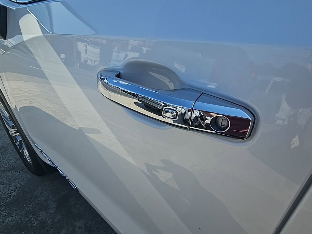 Used 2022 GMC Sierra 1500 Denali w/ Denali Premium Package image 11