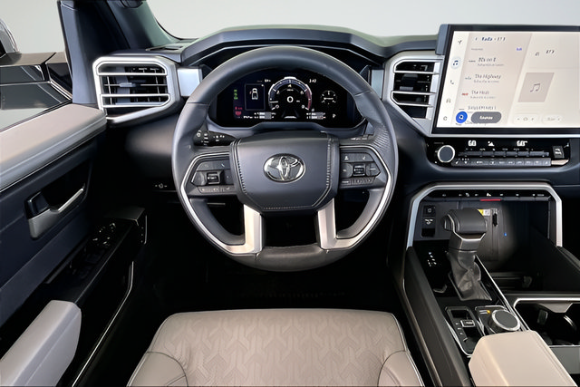 Used 2025 Toyota Tundra Limited AWD/4WD image 8