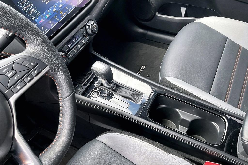 Used 2024 Nissan Kicks SR w/ SR Premium Package FWD image 17