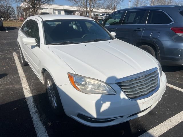 Used 2014 Chrysler 200 LX image 3