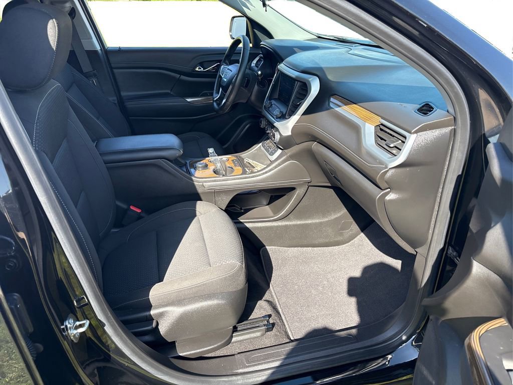 Used 2023 GMC Acadia SLE image 19