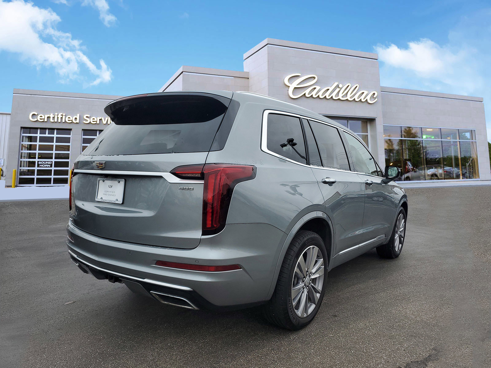 Used 2023 Cadillac XT6 Premium Luxury image 3