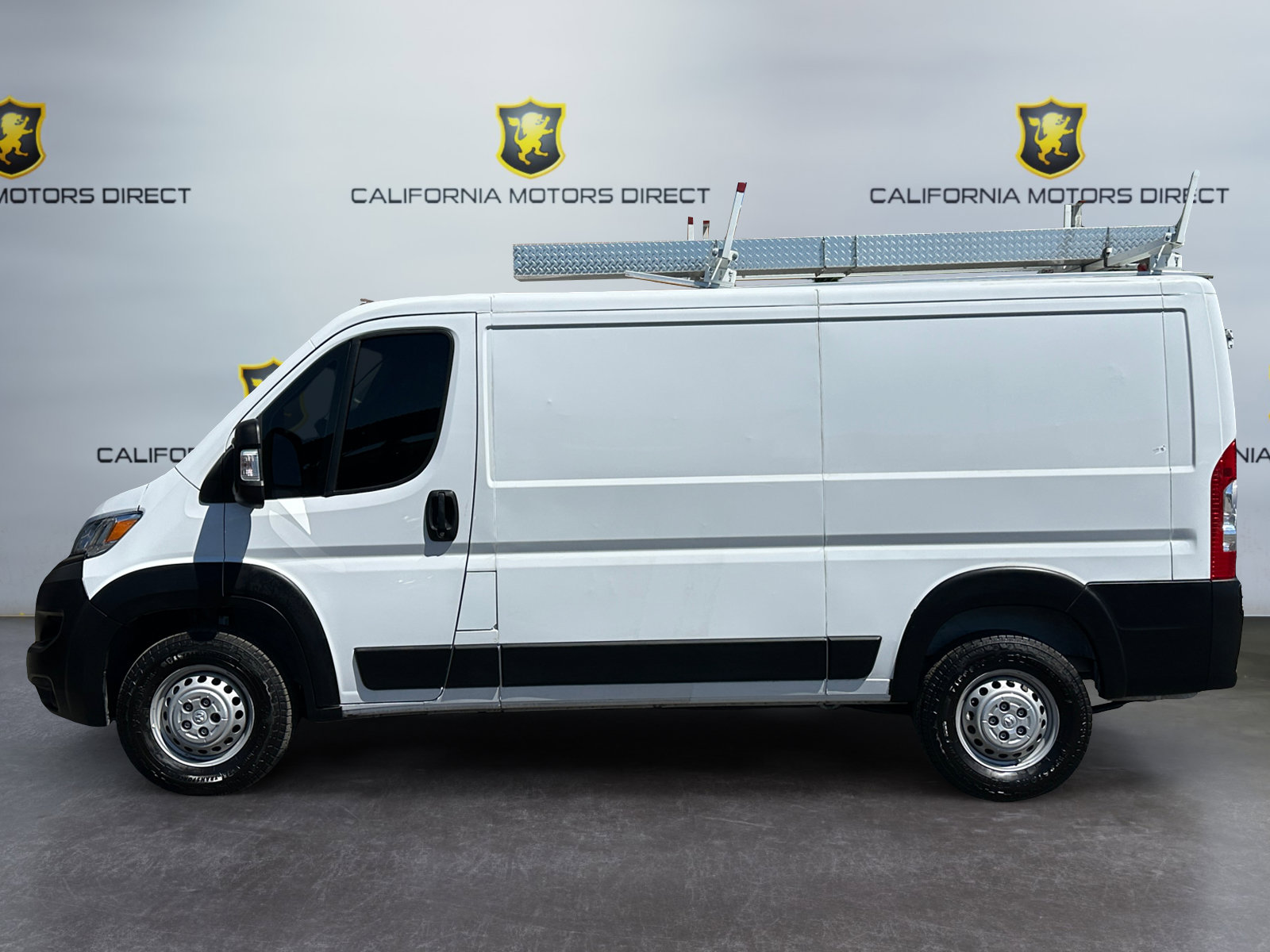 Used 2024 RAM ProMaster 2500 w/ Convenience Group FWD image 2