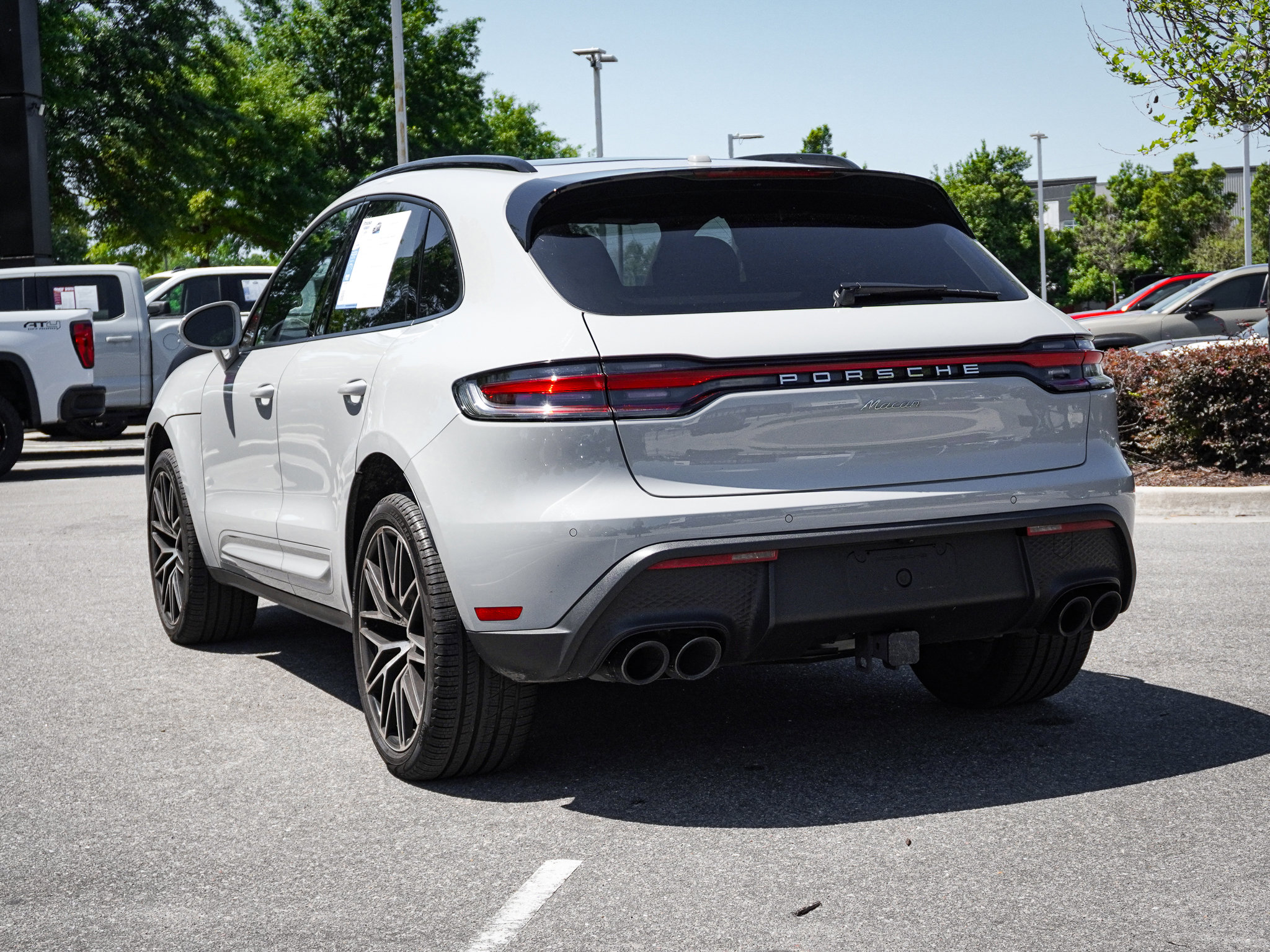 Used 2025 Porsche Macan AWD/4WD image 8