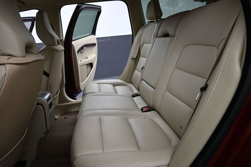 Used 2015 Volvo XC70 T6 w/ Proximity Package AWD/4WD image 15