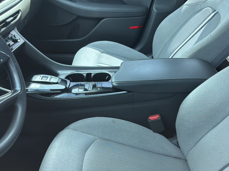 Used 2020 Hyundai Sonata SE FWD image 2