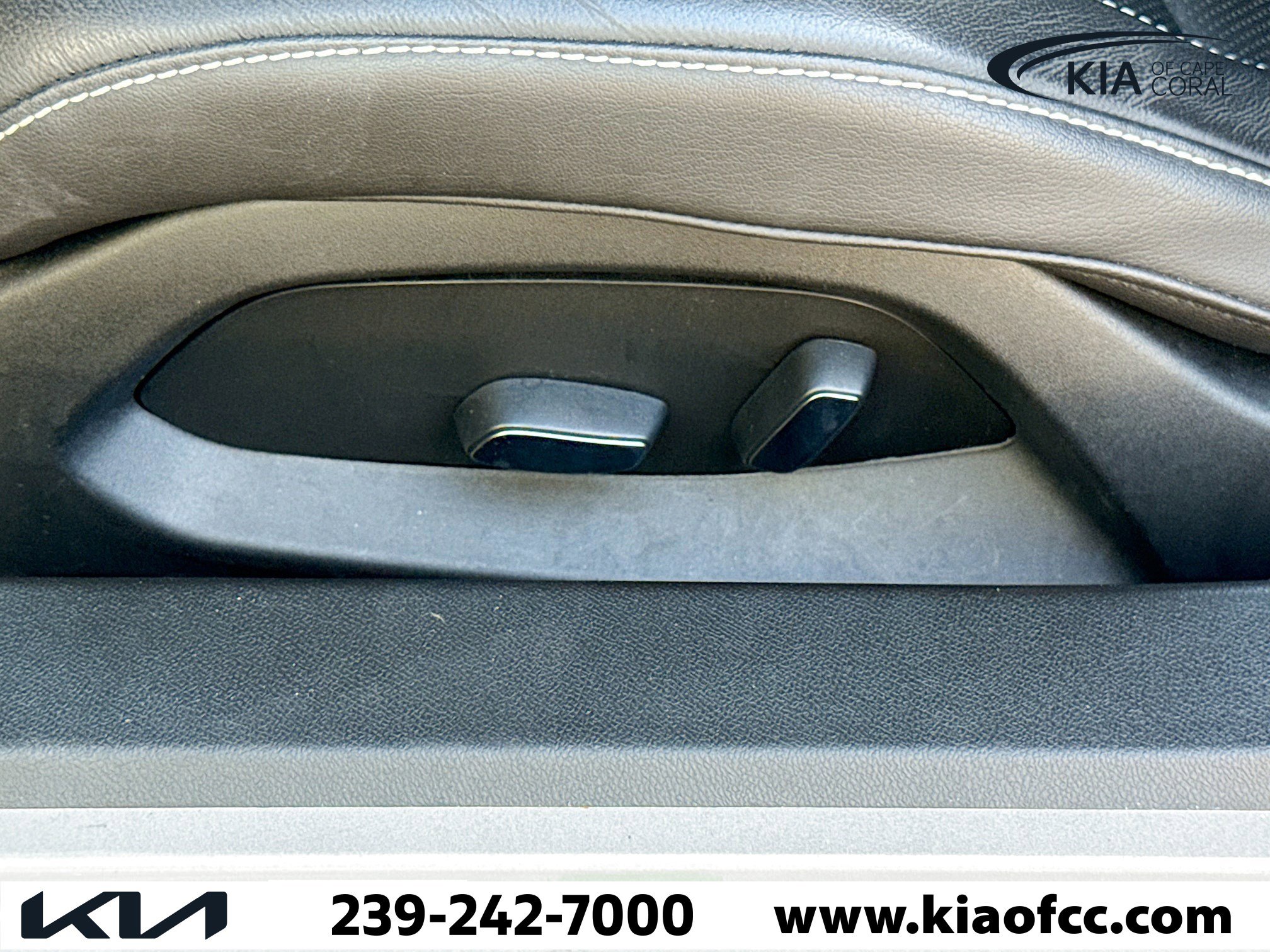 Used 2021 Chevrolet Corvette Stingray Convertible w/ 1LT image 22