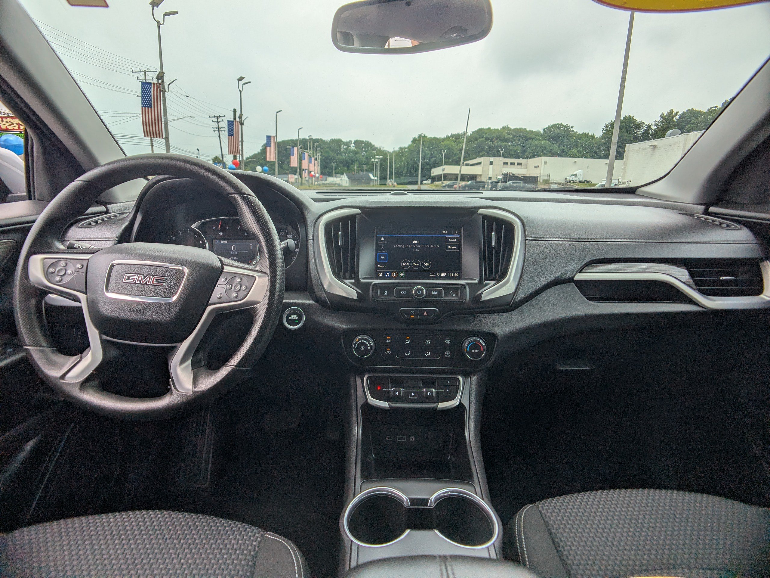 Used 2024 GMC Terrain SLE AWD/4WD image 16