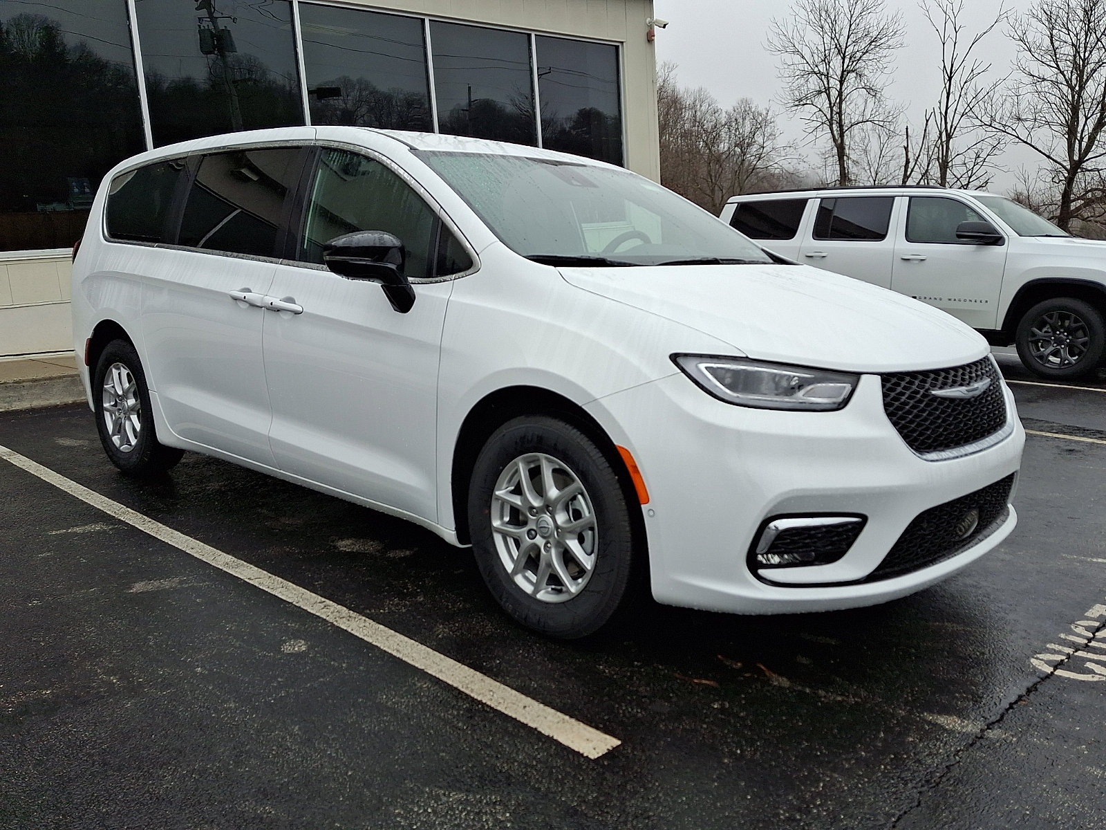 New 2026 Chrysler Pacifica Select FWD image 2