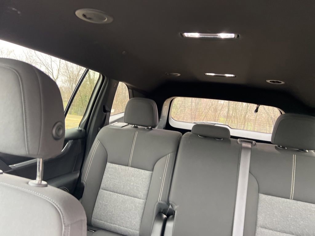 Used 2025 GMC Acadia Elevation image 17