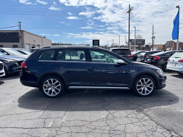 Used 2017 Volkswagen Golf Alltrack SE image 8