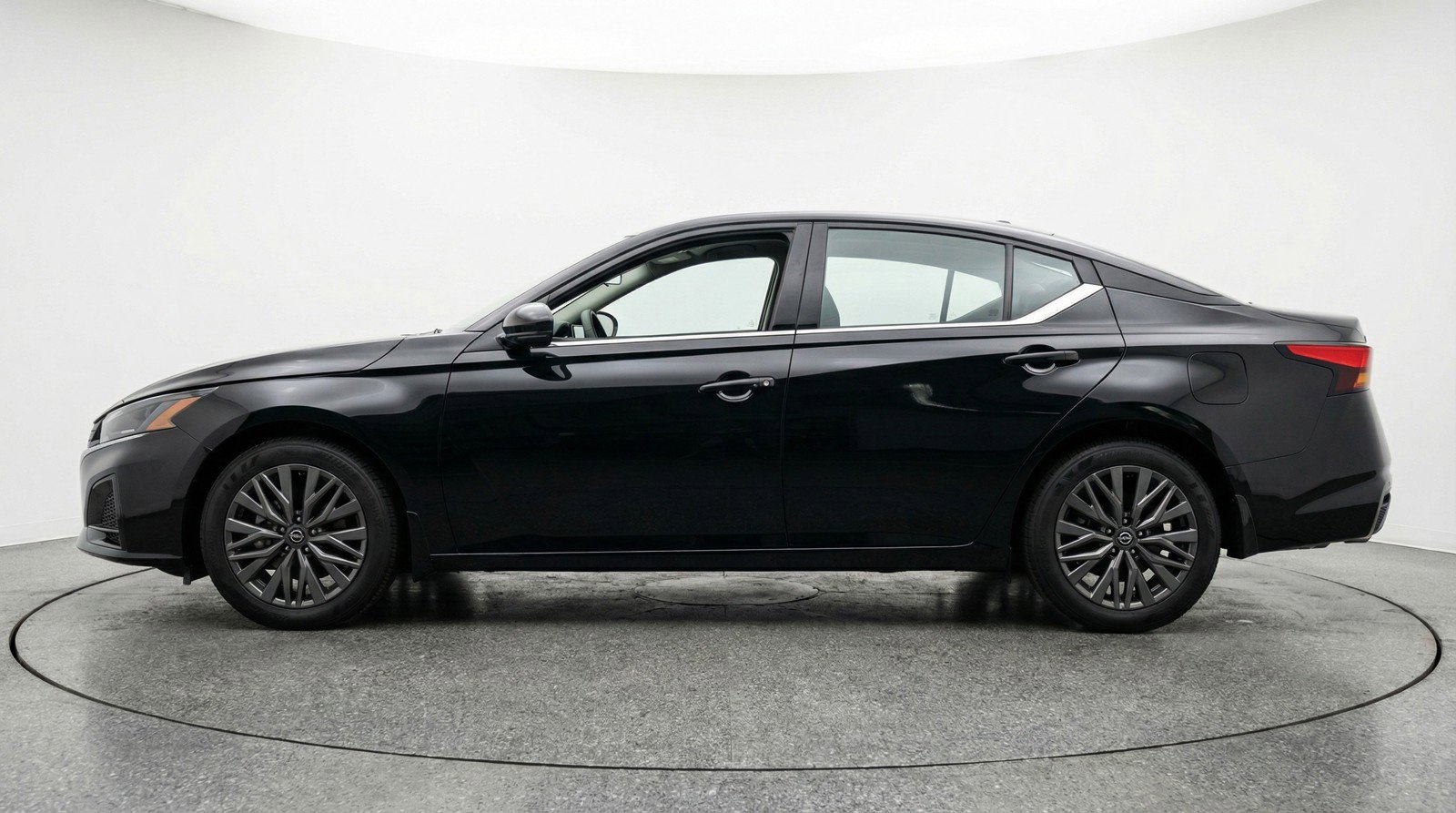 Used 2025 Nissan Altima 2.5 SV image 5