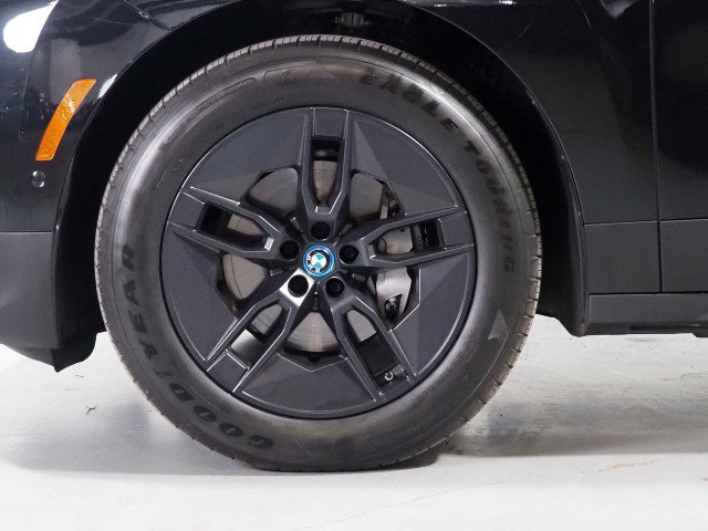 Used 2024 BMW iX xDrive50 w/ Premium Package image 70
